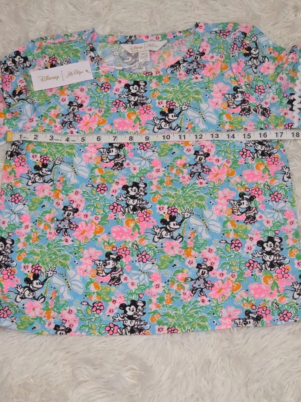 NWT Lilly Pulitzer Disney Top "Lilly Hearts Disney" - Picture 4 of 14